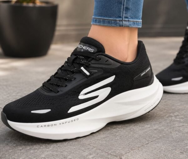 SKECHERS