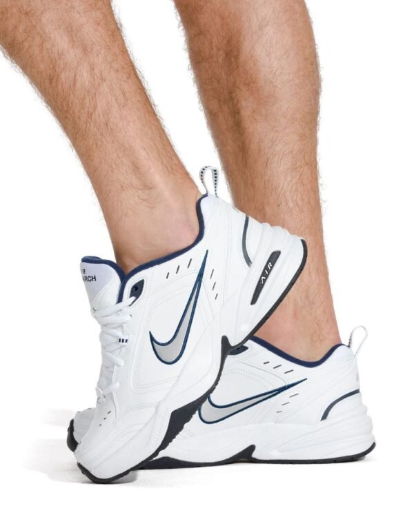 NIKE MONARCH
