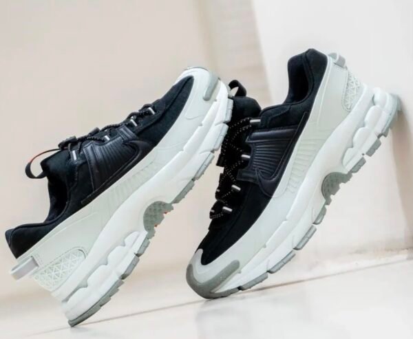 NIKE VOMERO