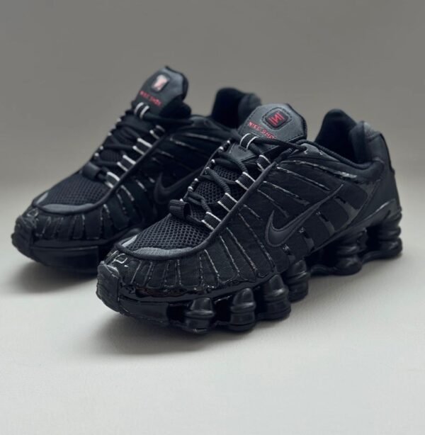 NIKE SHOX