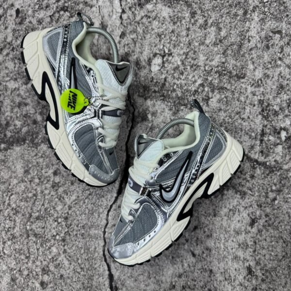 NIKE P-7000