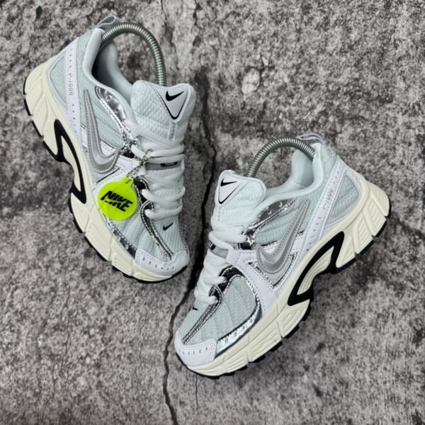 NIKE P-7000
