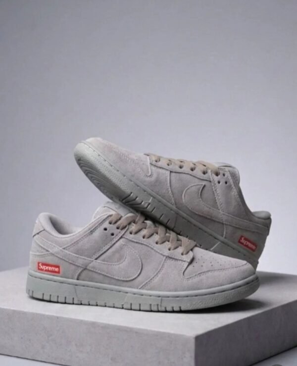 NIKE SB SUPREME