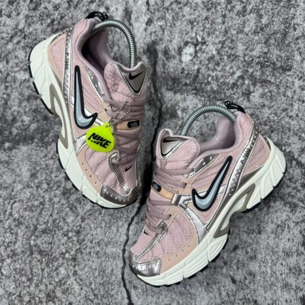 NIKE P-7000
