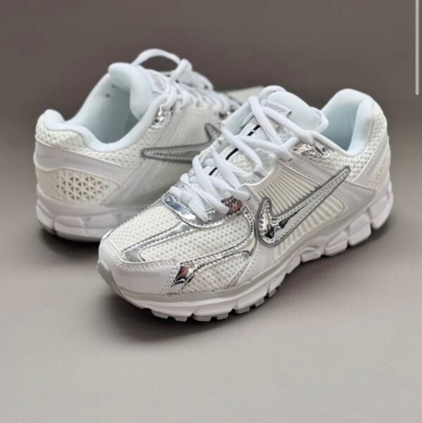 NIKE VOMERO 5