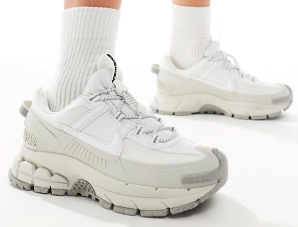 NIKE VOMERO