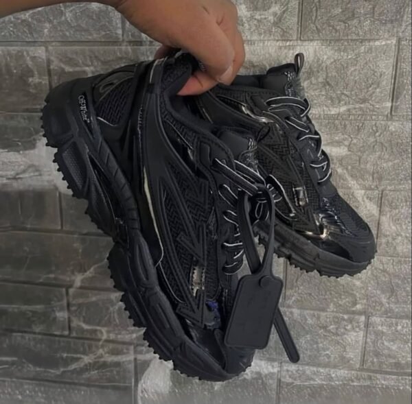 OFF WHITE