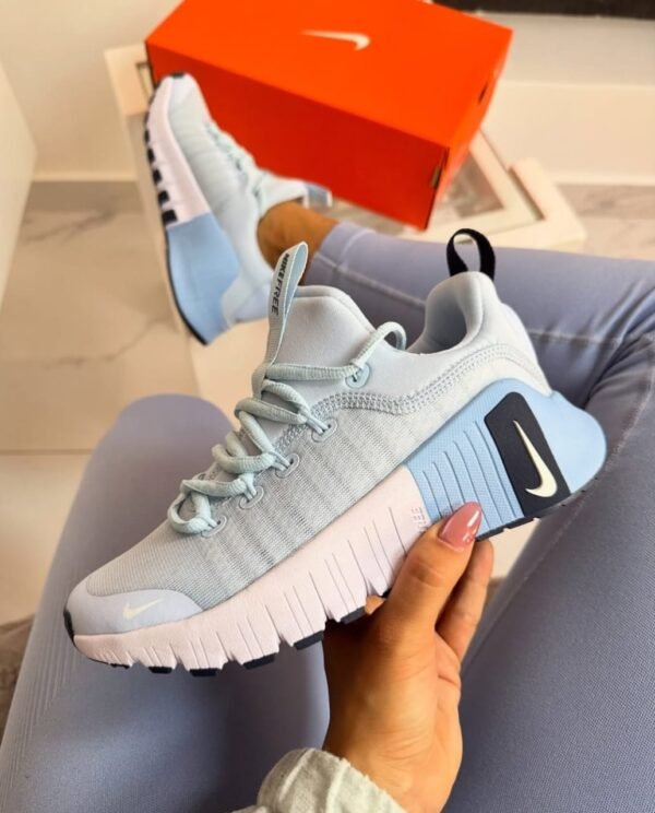 NIKE FREE D