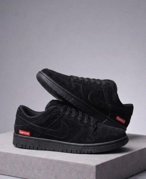 NIKE SB SUPREME