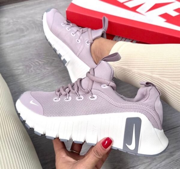 NIKE FREE D
