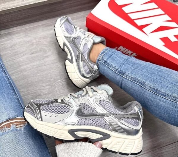 NIKE P-7000