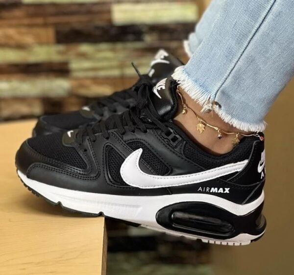 NIKE COMAND