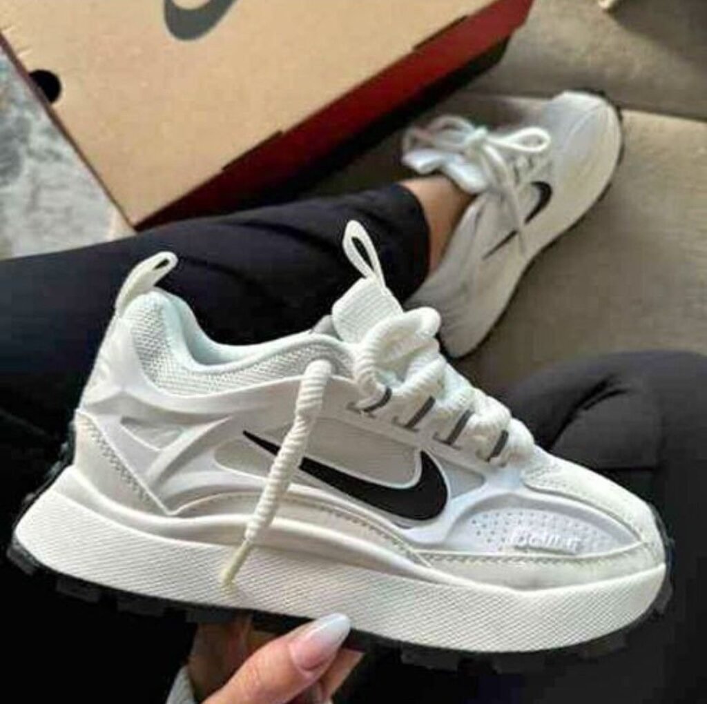 NIKE BALLELY
