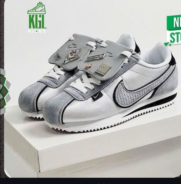 NIKE CORTES