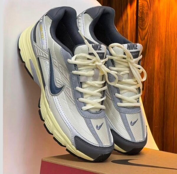 NIKE INITIATOR
