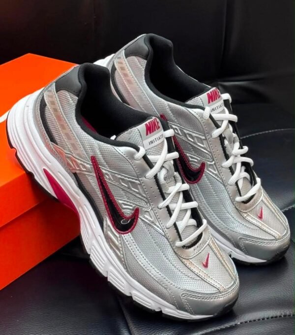 NIKE INITIATOR
