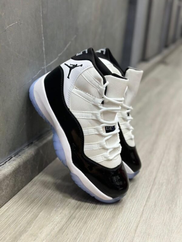 JORDAN 11