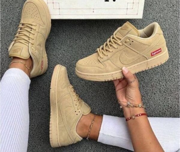NIKE SB SUPREME