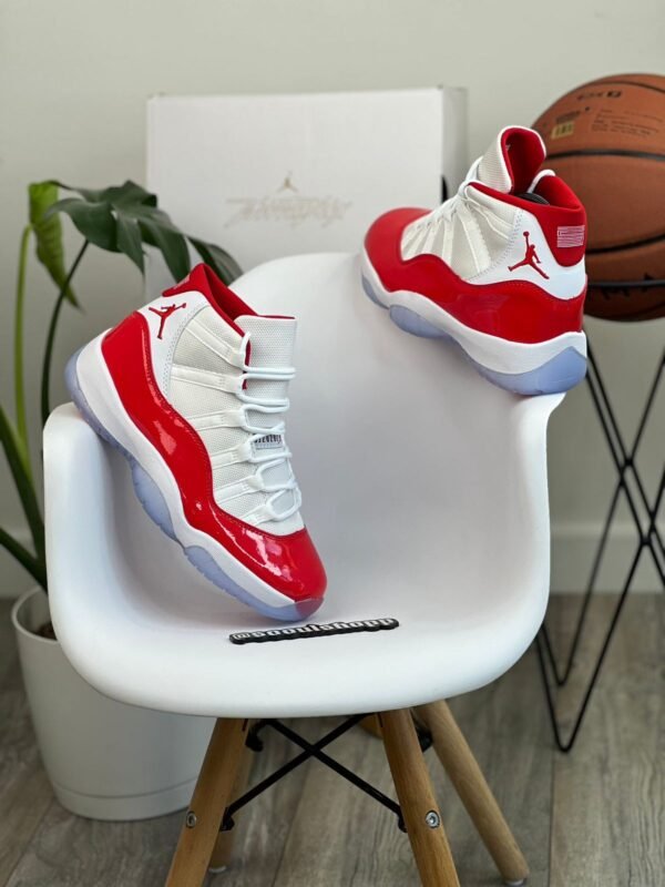 JORDAN 11