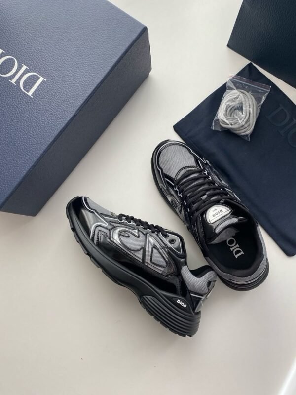 CHRISTIAN DIOR