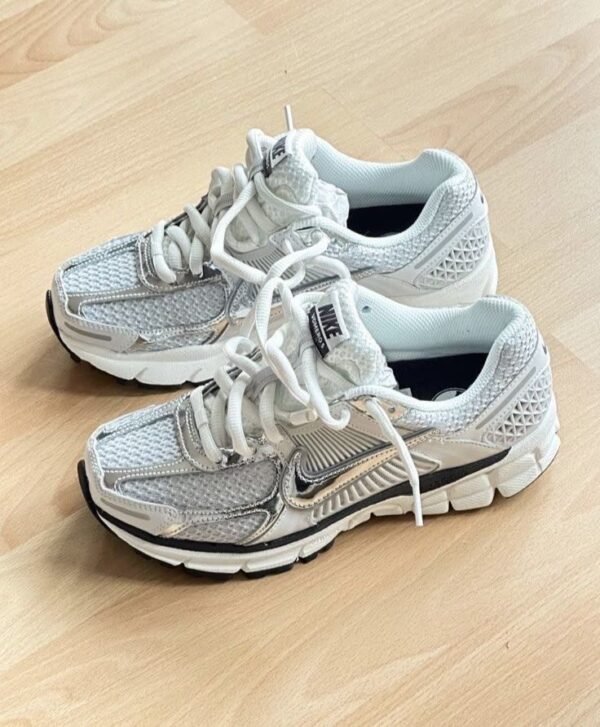 NIKE VOMERO 5