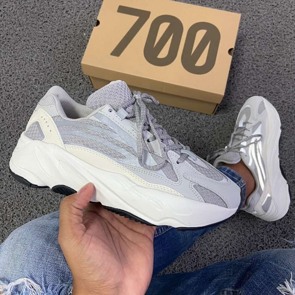 ADIDAS YEZZY 700