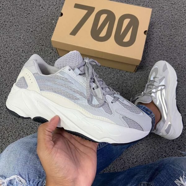 ADIDAS YEZZY 700