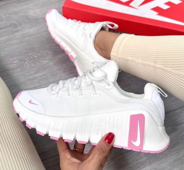 NIKE FREE D