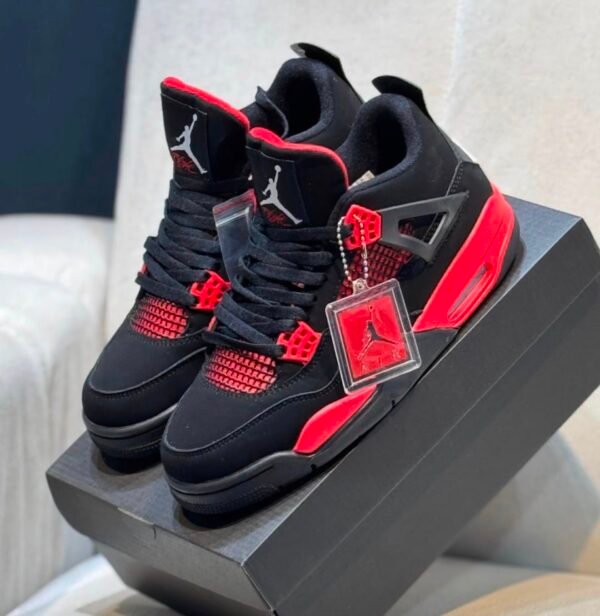 JORDAN 4