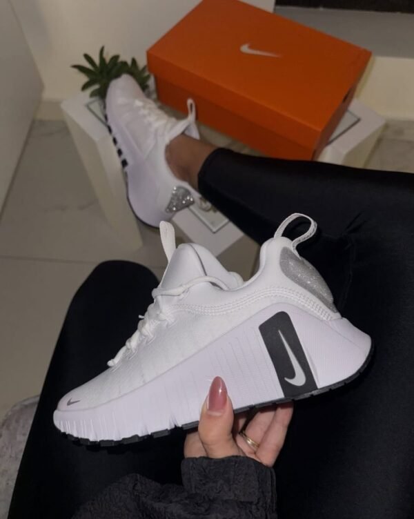 NIKE FREE D