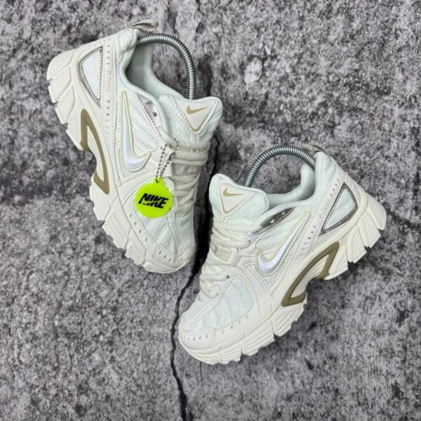 NIKE P-7000