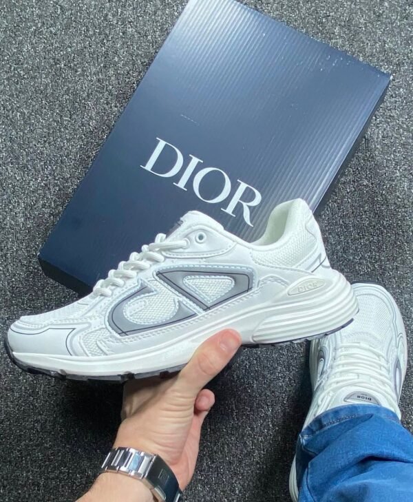 CHRISTIAN DIOR
