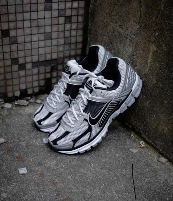 NIKE VOMERO 5