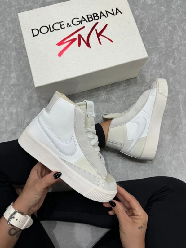 NIKE BLAZER