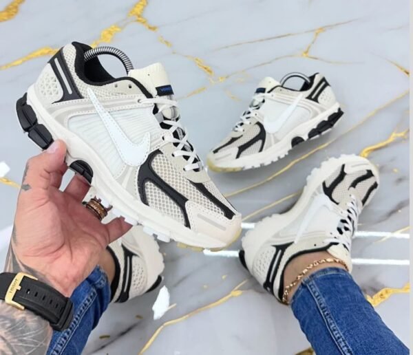 NIKE VOMERO 5